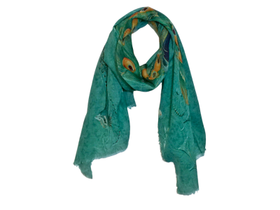 Lichtgroene wollen sjaal met bloemen en een pauw